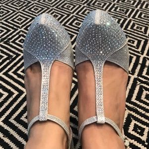 De Blossom Collection T-strap Heels Size 8 1/2